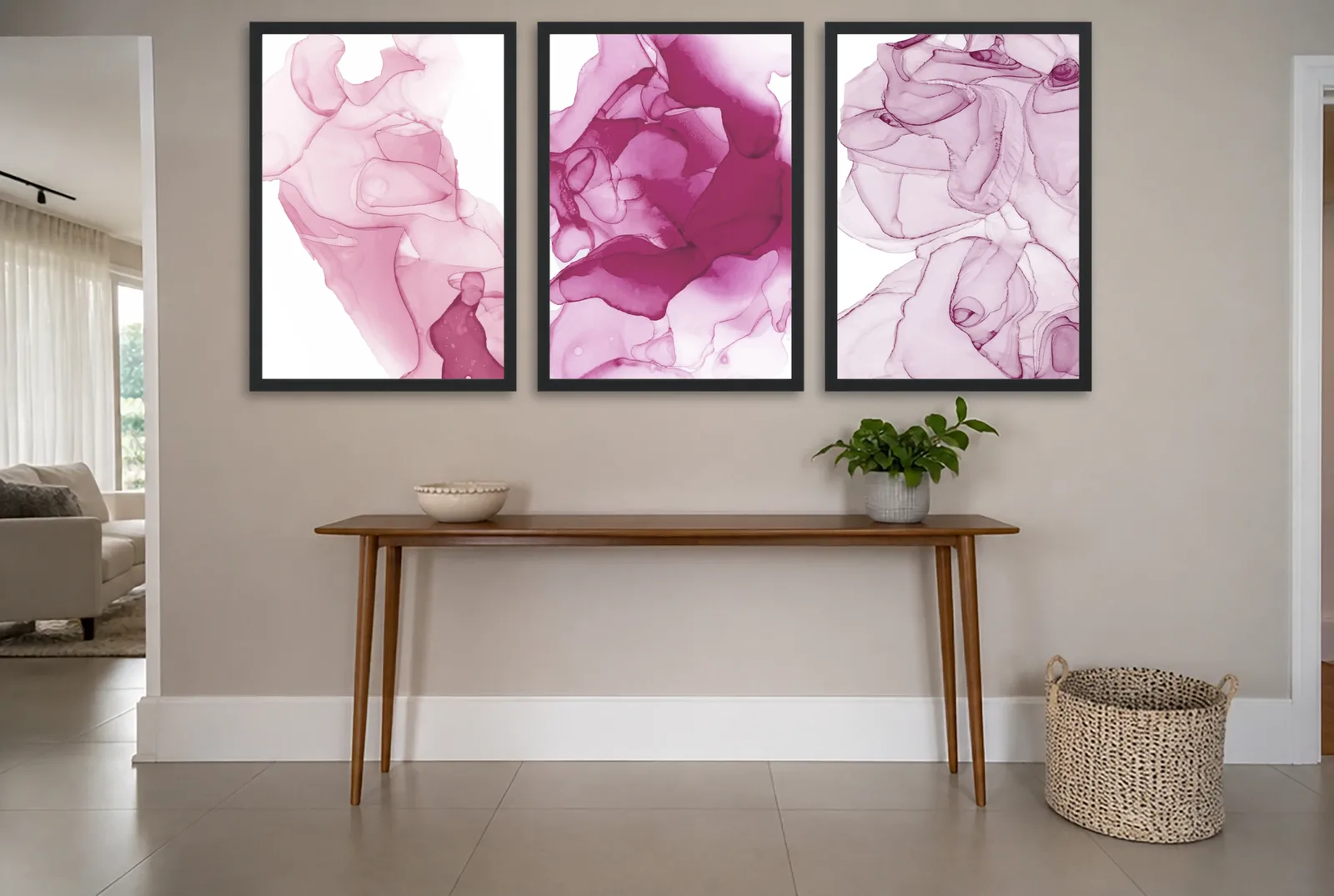 Pôster Trio de mármore líquido em rosa emoldurado na parede: hall de entrada