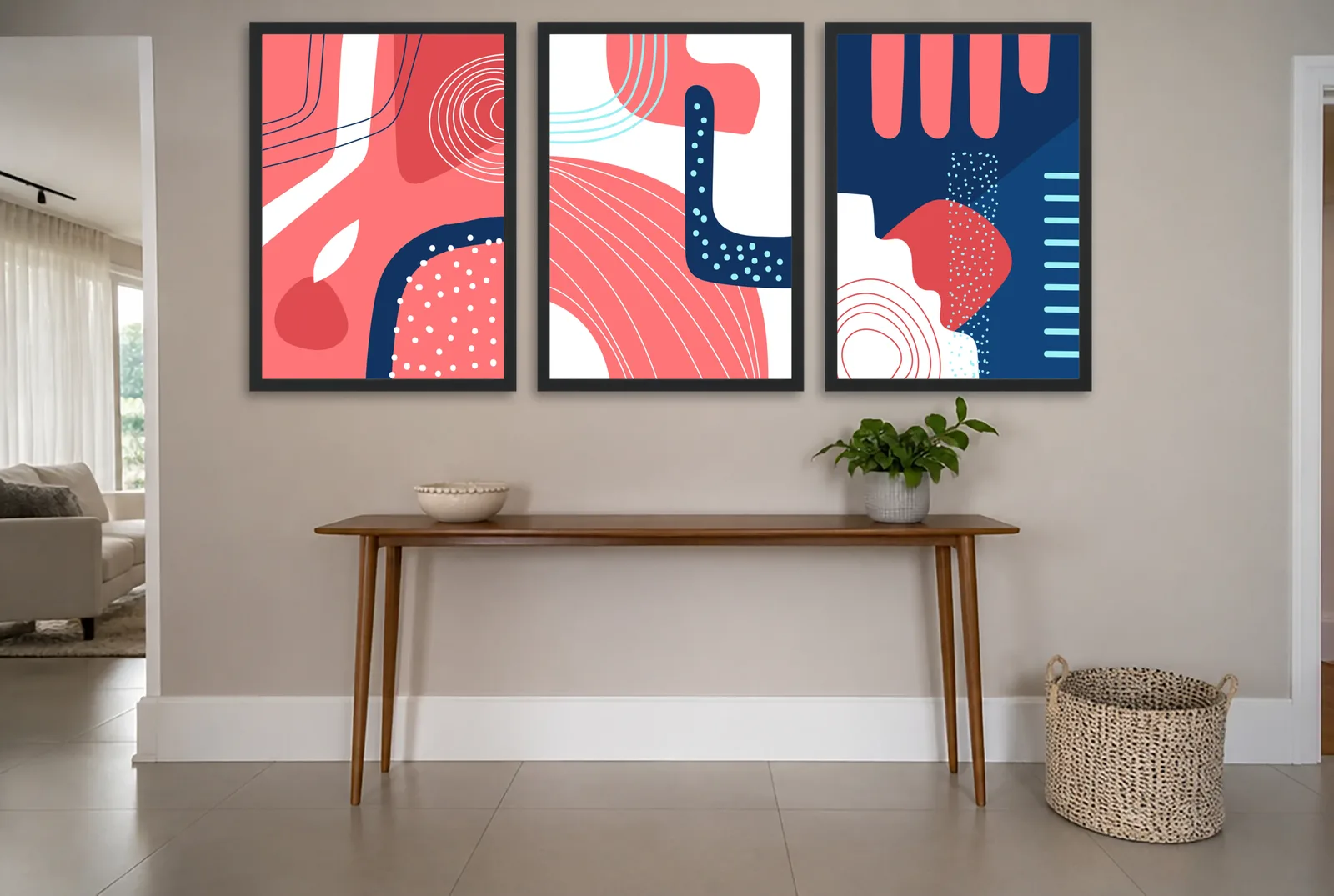 Pôster Trio abstrato em coral e azul-marinho emoldurado na parede: hall de entrada