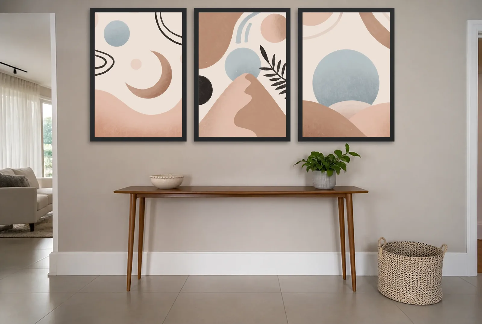 Pôster Trio minimalista em bege com lua e sol emoldurado na parede: hall de entrada