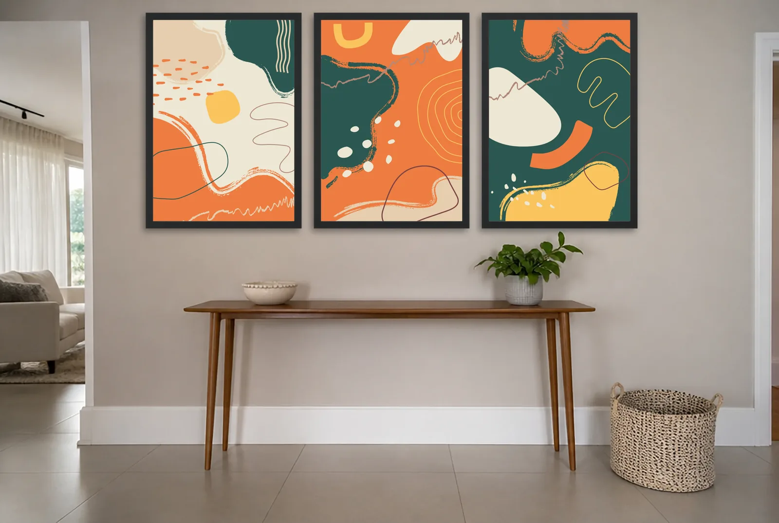 Pôster Trio abstrato em laranja e verde-escuro emoldurado na parede: hall de entrada