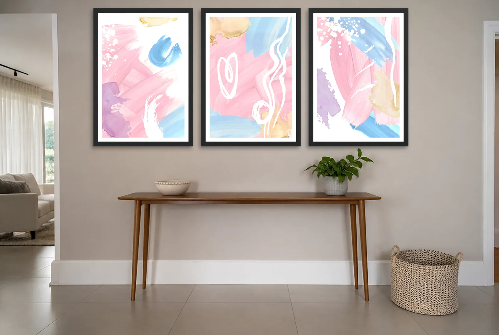Pôster Trio abstrato em pincelada rosa e azul emoldurado na parede: hall de entrada