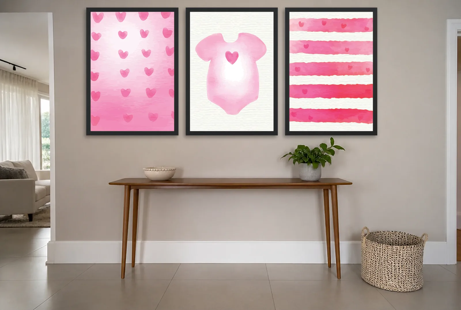 Pôster Trio infantil de corações em aquarela rosa emoldurado na parede: hall de entrada