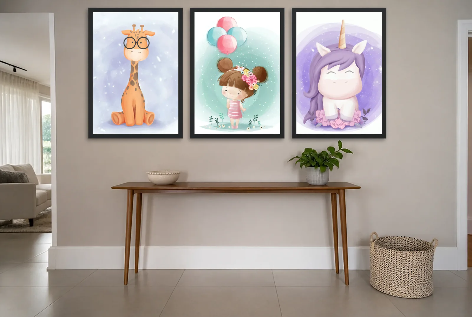 Pôster Trio infantil de girafa, menina e unicórnio emoldurado na parede: hall de entrada