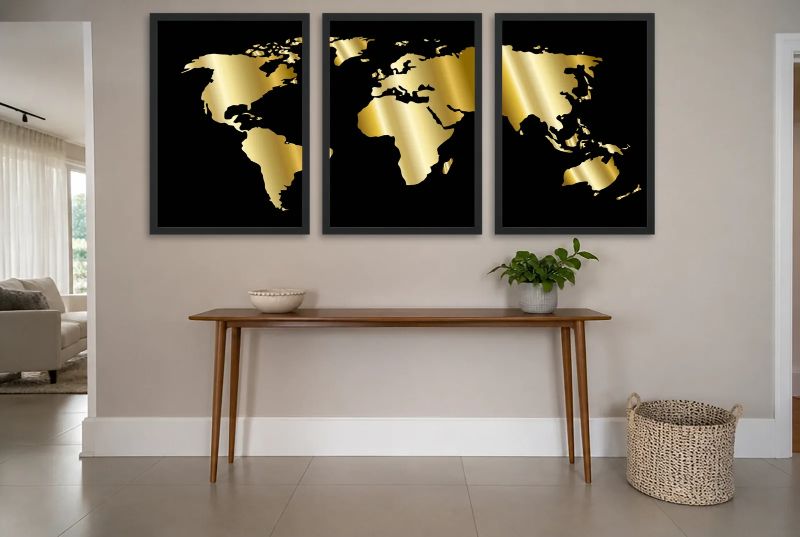 Pôster Trio de mapa-múndi dourado em preto emoldurado na parede: hall de entrada