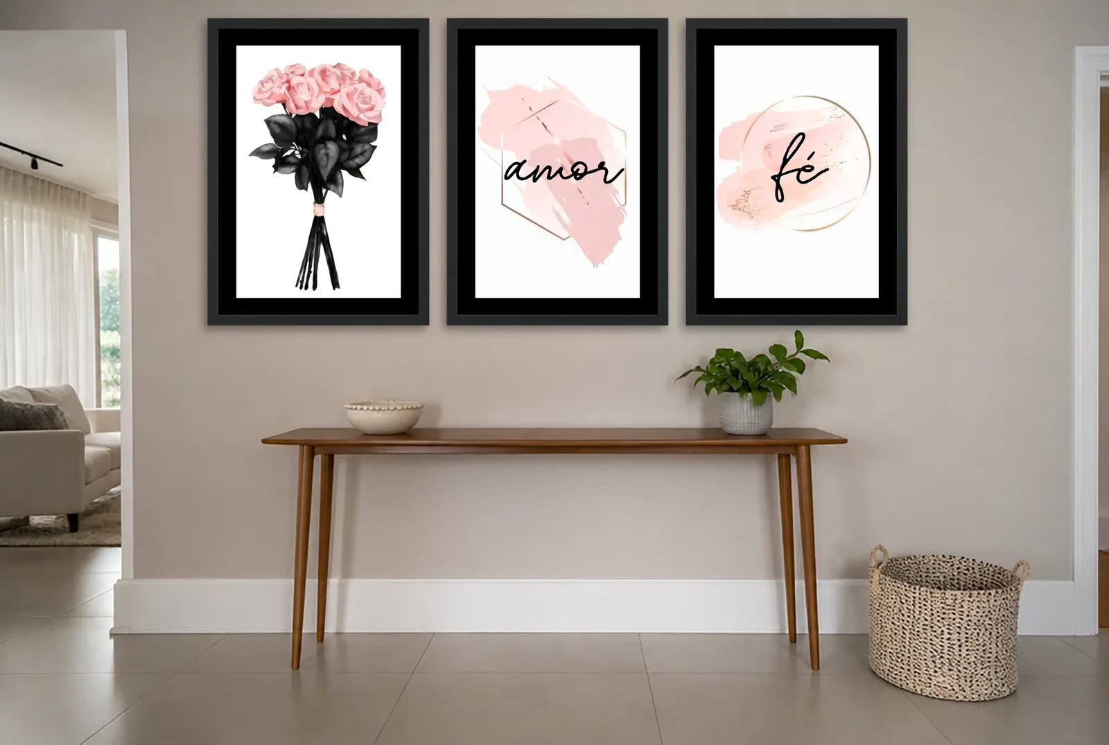 Pôster Trio de rosas com amor e fé em rosa emoldurado na parede: hall de entrada
