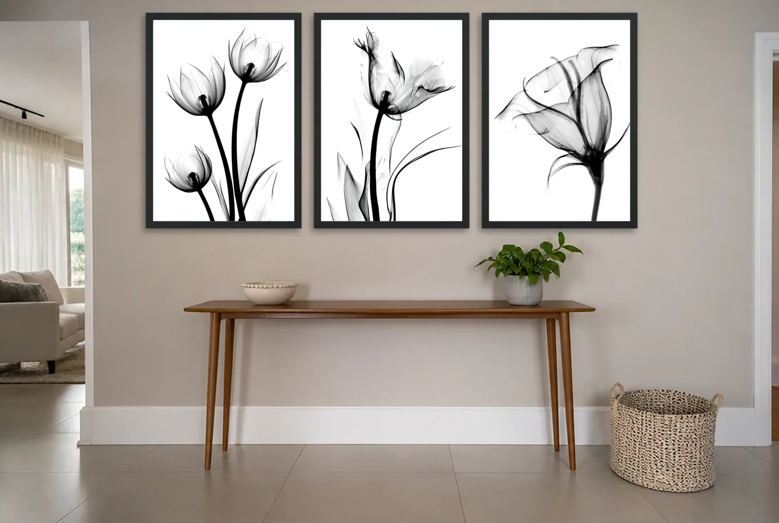 Pôster Trio de tulipas em raio-x preto e branco emoldurado na parede: hall de entrada