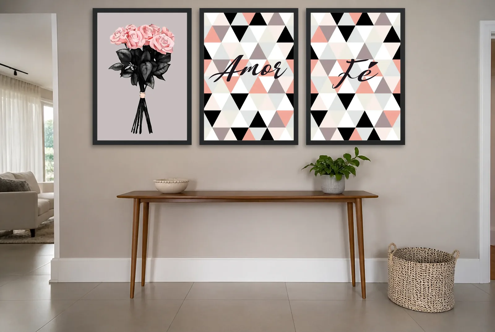 Pôster Trio de rosas com amor e fé em triângulos emoldurado na parede: hall de entrada