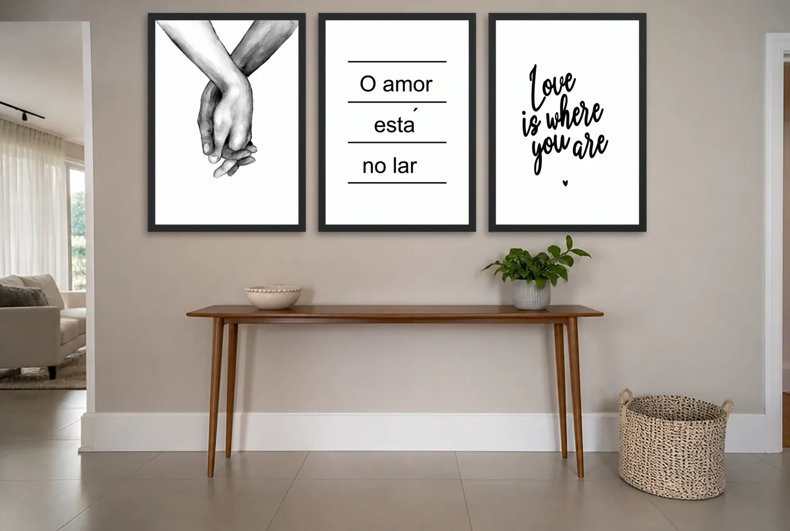 Pôster Trio de mãos e frases sobre o lar emoldurado na parede: hall de entrada