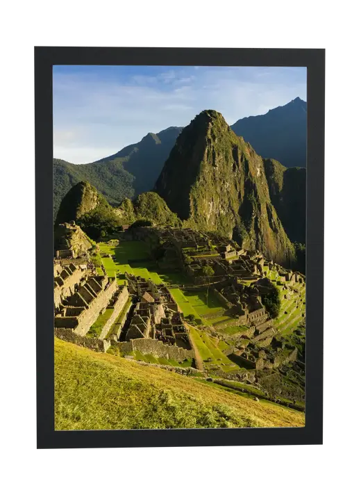 Pôster Machu Picchu entre as montanhas emoldurado