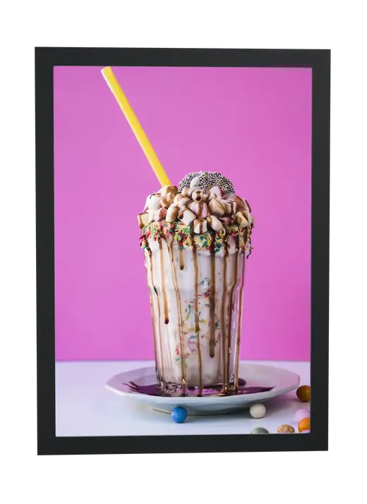 Pôster Milkshake decorado com calda emoldurado