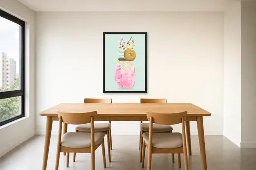 Pôster Milkshake rosa com donut emoldurado na parede: sala de jantar