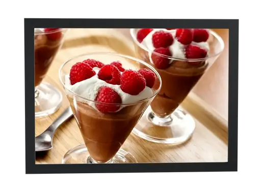 Pôster Mousse de chocolate com framboesas emoldurado