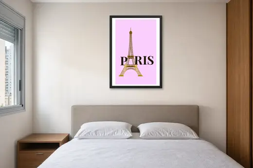 Pôster Torre Eiffel com a palavra Paris emoldurado na parede: quarto de casal