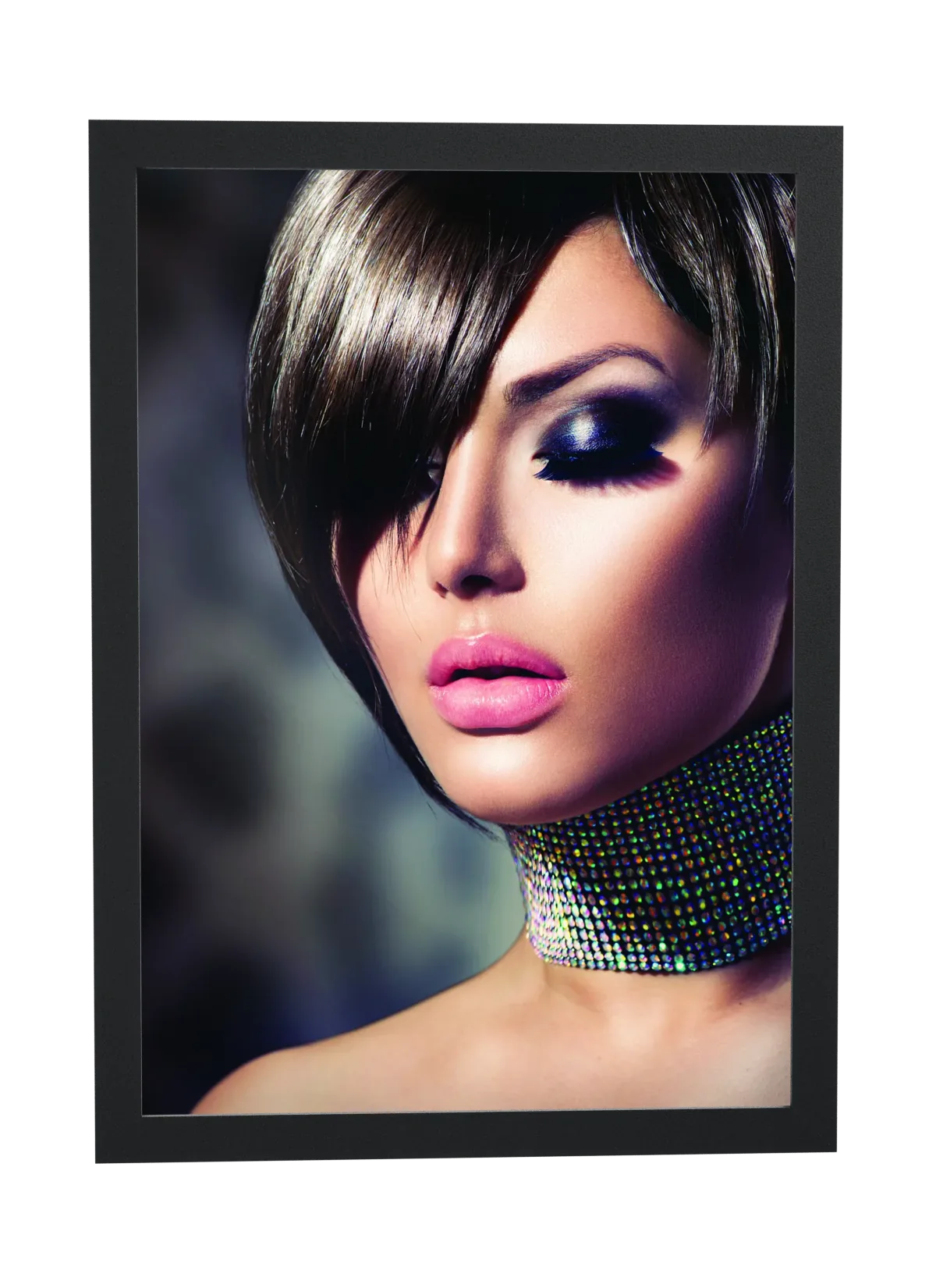 Pôster Mulher de corte assimétrico escuro emoldurado