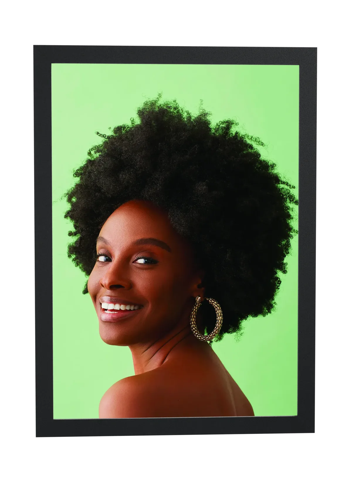 Pôster Mulher de cabelo afro sorrindo emoldurado