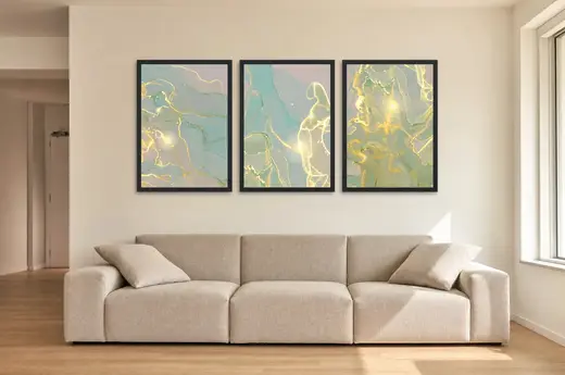 Pôster Trio de mármore líquido em verde-sálvia emoldurado na parede: sala de estar ampla