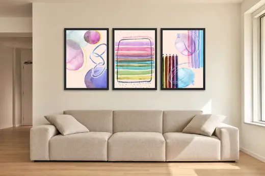 Pôster Trio abstrato pastel com listras coloridas emoldurado na parede: sala de estar ampla