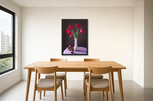 Pôster Tulipas vermelhas em vaso branco emoldurado na parede: sala de jantar