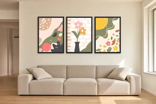 Pôster Trio botânico de flores em verde-oliva emoldurado na parede: sala de estar ampla