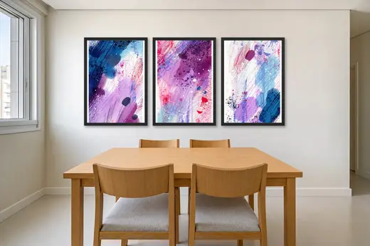 Pôster Trio abstrato em pincelada azul e magenta emoldurado na parede: sala de jantar clara