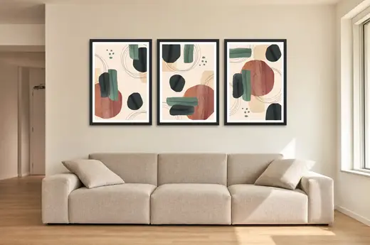 Pôster Trio abstrato em verde-escuro e terracota emoldurado na parede: sala de estar ampla