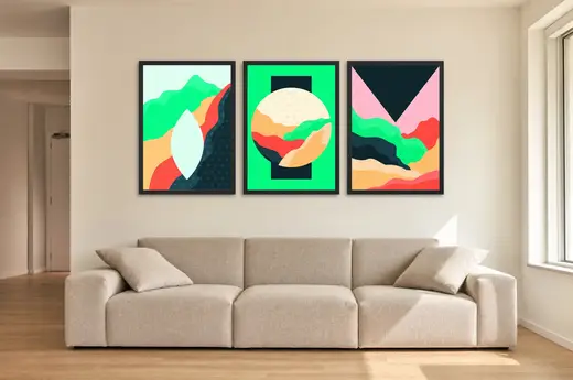 Pôster Trio de paisagem em verde e rosa vibrante emoldurado na parede: sala de estar ampla
