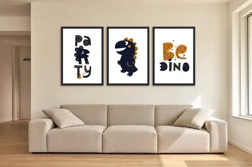 Pôster Trio infantil dino em preto e dourado emoldurado na parede: sala de estar ampla