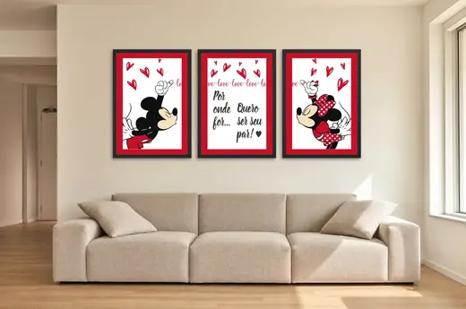 Pôster Trio do amor de Mickey e Minnie emoldurado na parede: sala de estar ampla