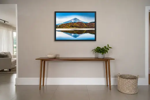 Pôster Monte Fuji refletido no lago emoldurado na parede: hall de entrada