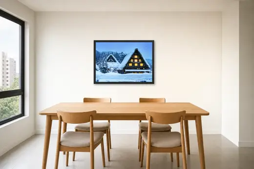 Pôster Casa de campo na neve emoldurado na parede: sala de jantar