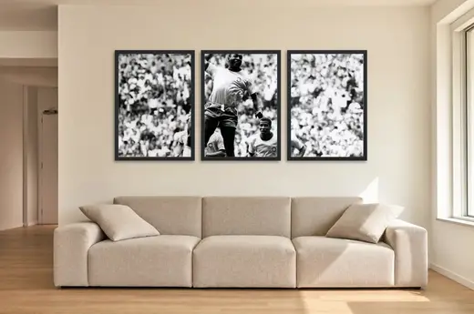Pôster Trio de Pelé em fotografia preto e branco emoldurado na parede: sala de estar ampla