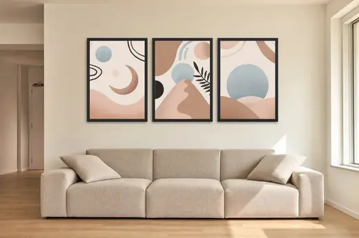 Pôster Trio boho de montanhas em tons terrosos emoldurado na parede: sala de estar ampla