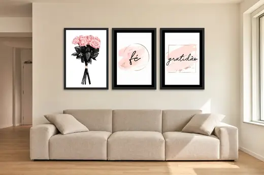 Pôster Trio de rosas com fé e gratidão em dourado emoldurado na parede: sala de estar ampla