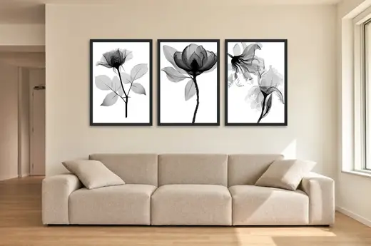 Pôster Trio de flores em raio-x preto e branco emoldurado na parede: sala de estar ampla