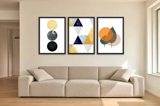 Pôster Trio de círculos e triângulos em dourado emoldurado na parede: sala de estar ampla