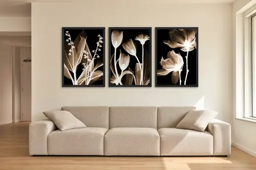 Pôster Trio de muguet e tulipas em raio-x dourado emoldurado na parede: sala de estar ampla