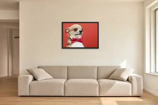 Pôster Chihuahua de gravata borboleta vermelha emoldurado na parede: sala de estar ampla