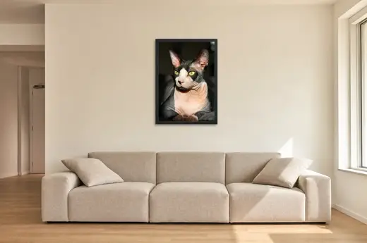 Pôster Gato sphynx de olhos verdes emoldurado na parede: sala de estar ampla