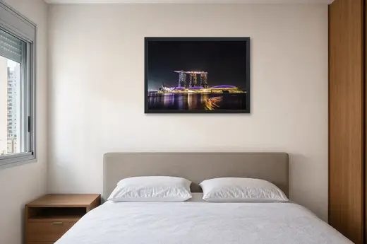 Pôster Marina Bay Sands à noite emoldurado na parede: quarto de casal