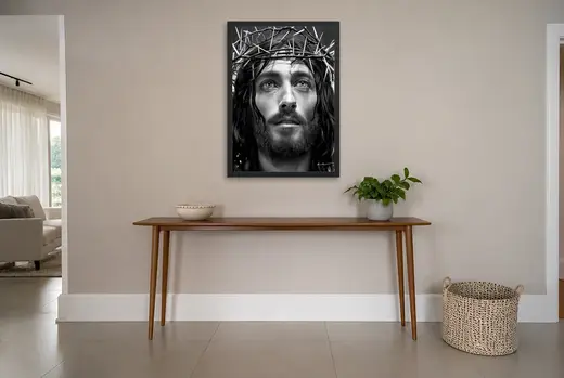 Pôster Jesus com coroa de espinhos emoldurado na parede: hall de entrada