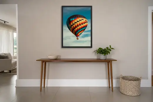 Pôster Balão xadrez em céu azul-petróleo emoldurado na parede: hall de entrada