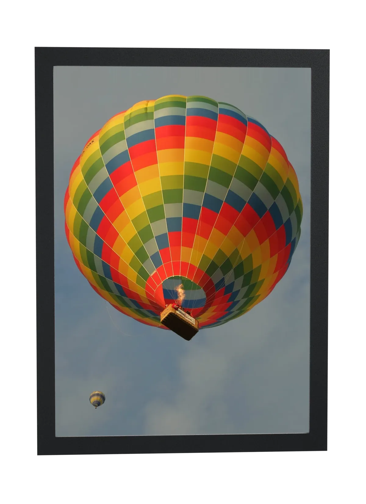 Pôster Balão colorido visto de baixo emoldurado