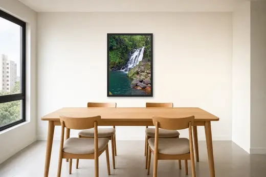 Pôster Cachoeira com poço de água verde emoldurado na parede: sala de jantar