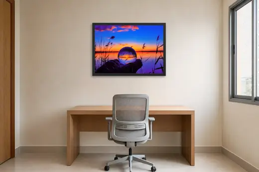 Pôster Esfera de cristal refletindo o lago emoldurado na parede: home office
