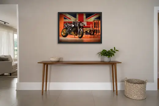 Pôster Moto custom diante da bandeira britânica emoldurado na parede: hall de entrada