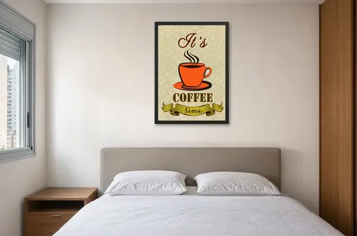 Pôster It’s Coffee time emoldurado na parede: quarto de casal
