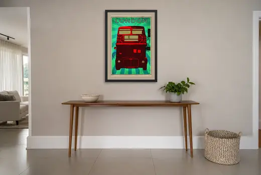 Pôster Ônibus londrino em pop art emoldurado na parede: hall de entrada