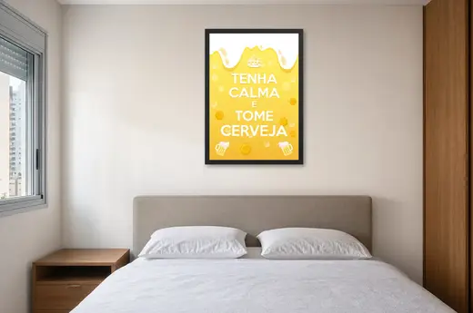 Pôster Tenha calma e tome cerveja emoldurado na parede: quarto de casal