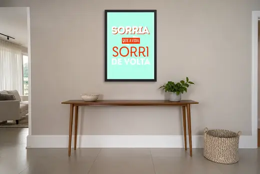 Pôster Que a vida sorri de volta emoldurado na parede: hall de entrada