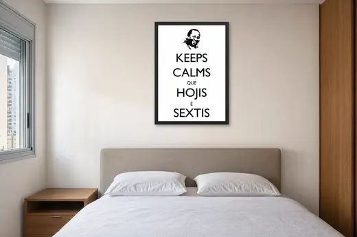 Pôster Keeps calms que hojis é sextis emoldurado na parede: quarto de casal